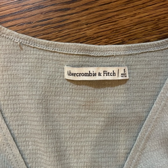 Abercrombie & Fitch Puff Sleeve Smocked sage green Top size small - Picture 2 of 4